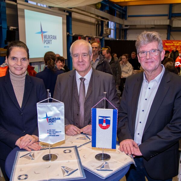 Staatssekretärin Ines Jesse, Geschäftsführer Henry Forster und Bürgermeister Leon Kräusche